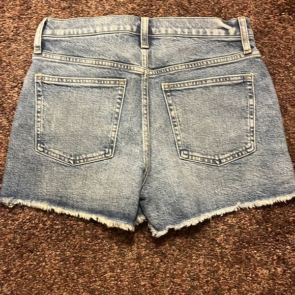 J.CREW Mid rise denim short in Lakeshore wash - Picture 2 of 3